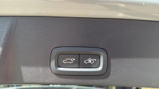 Volvo XC40 2.0 B4P Ultra Dark 5dr Auto Petrol Estate